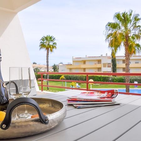 Lovelystay - 2Br Modern, Pool Access, Close To Marina & Beach Quarteira Ngoại thất bức ảnh