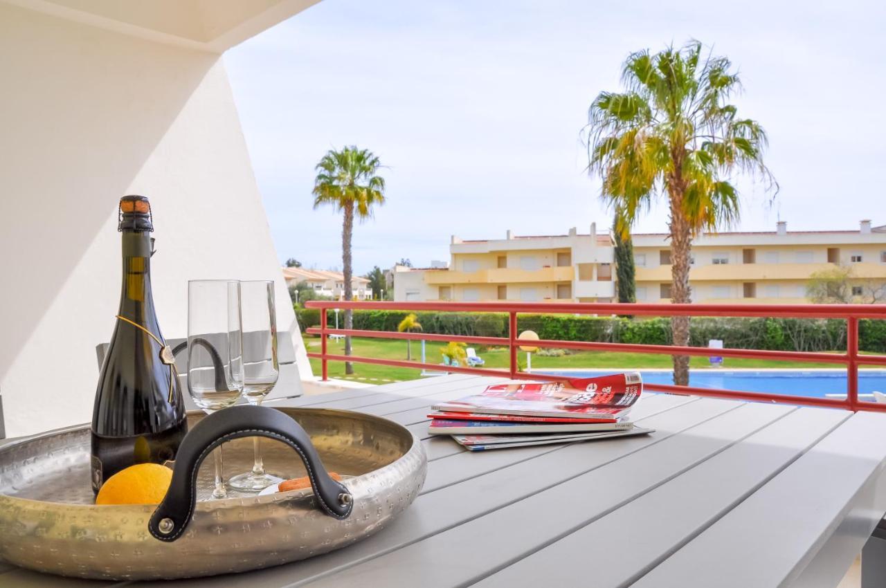 Lovelystay - 2Br Modern, Pool Access, Close To Marina & Beach Quarteira Ngoại thất bức ảnh