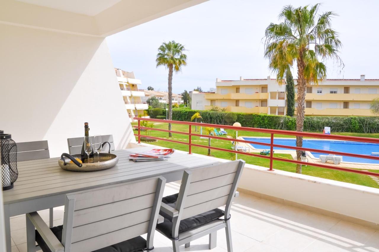 Lovelystay - 2Br Modern, Pool Access, Close To Marina & Beach Quarteira Ngoại thất bức ảnh