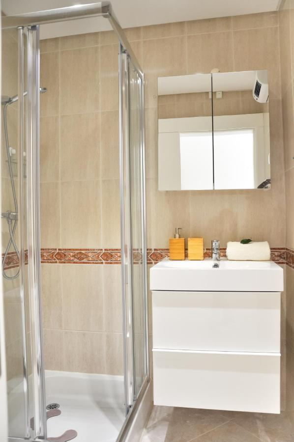 Lovelystay - 2Br Modern, Pool Access, Close To Marina & Beach Quarteira Ngoại thất bức ảnh